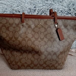 COACH Handbag- Medium khaki/tan color in GREAT condition